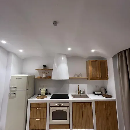 Pyrgianos - Private Jacuzzi Tatil Evi